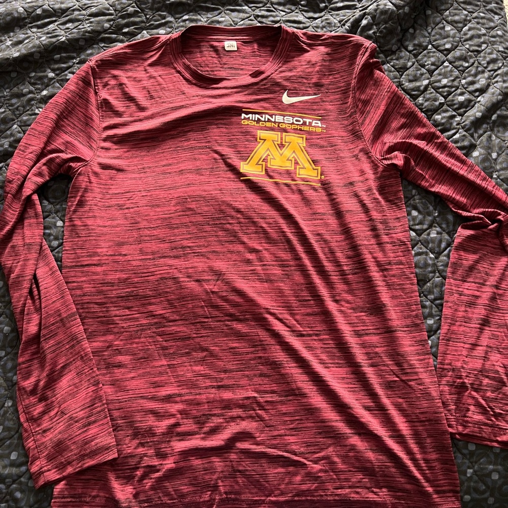 Minnesota gophers size M like new dry fit nike shirt